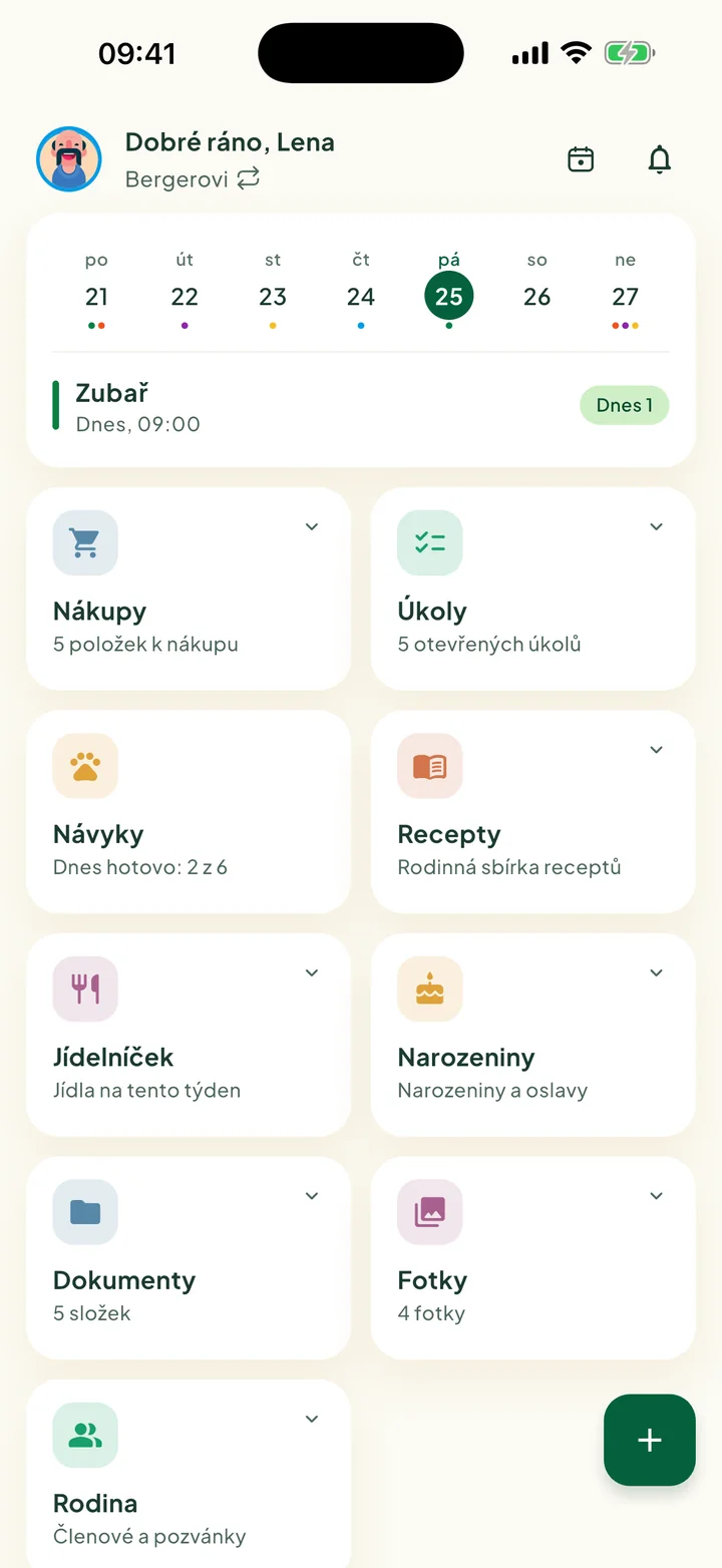 Domovská obrazovka s kartou týdne a dlaždicemi