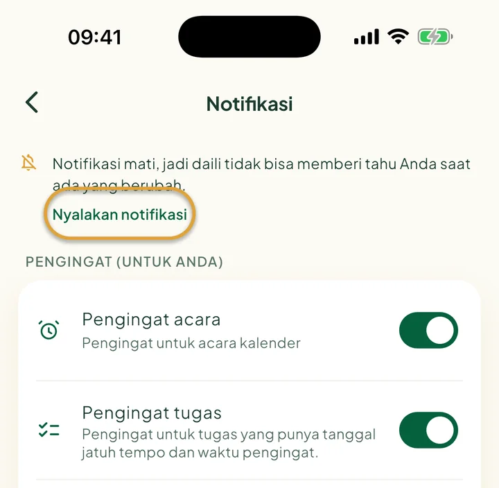 Bagian atas layar Notifikasi dengan pesan bahwa notifikasi mati. Nyalakan notifikasi dilingkari.