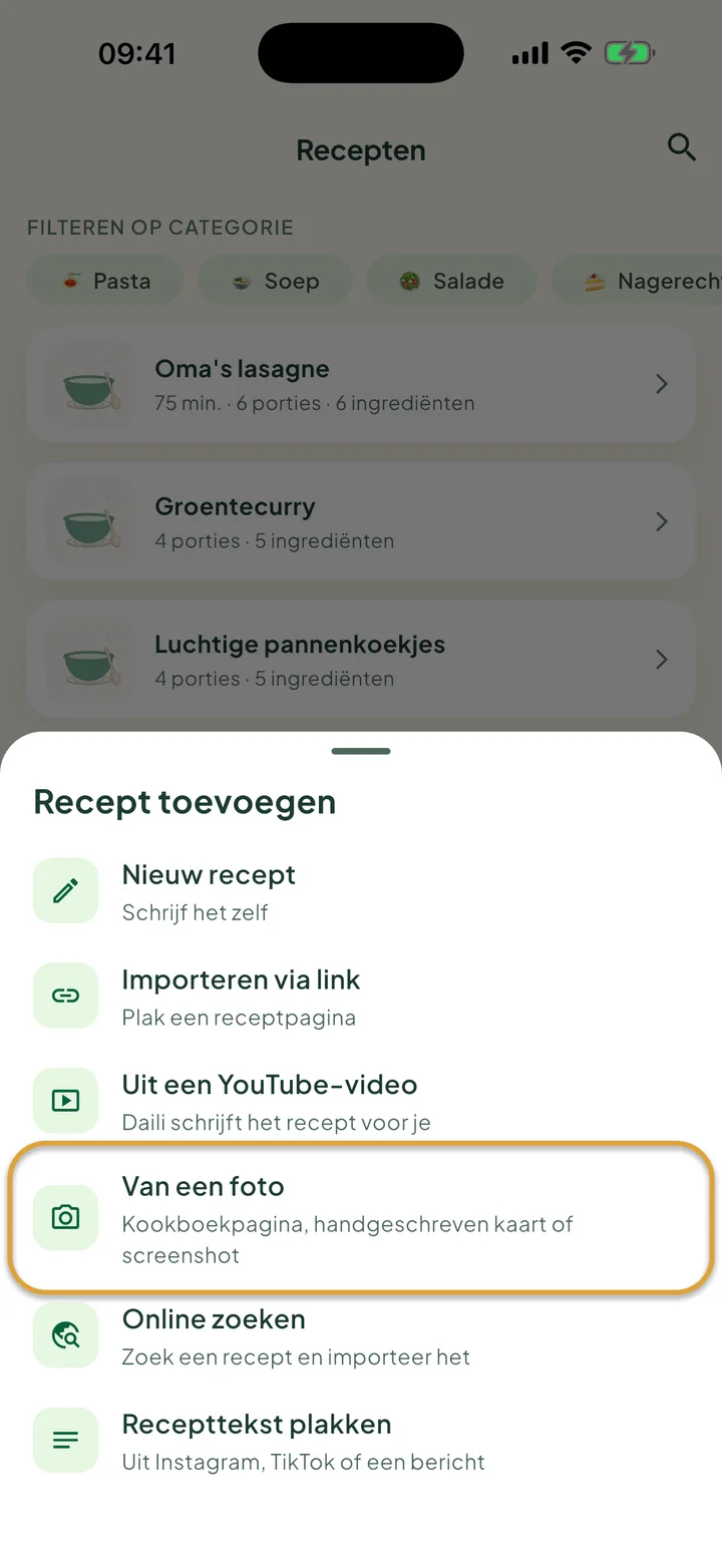 Het scherm Recepten met het menu + open. Van een foto is omcirkeld.