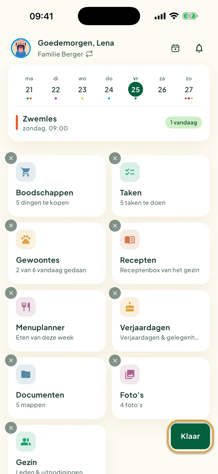 Het startscherm in bewerkmodus, met een × op elke tegel. De knop Klaar rechtsonder is omcirkeld.
