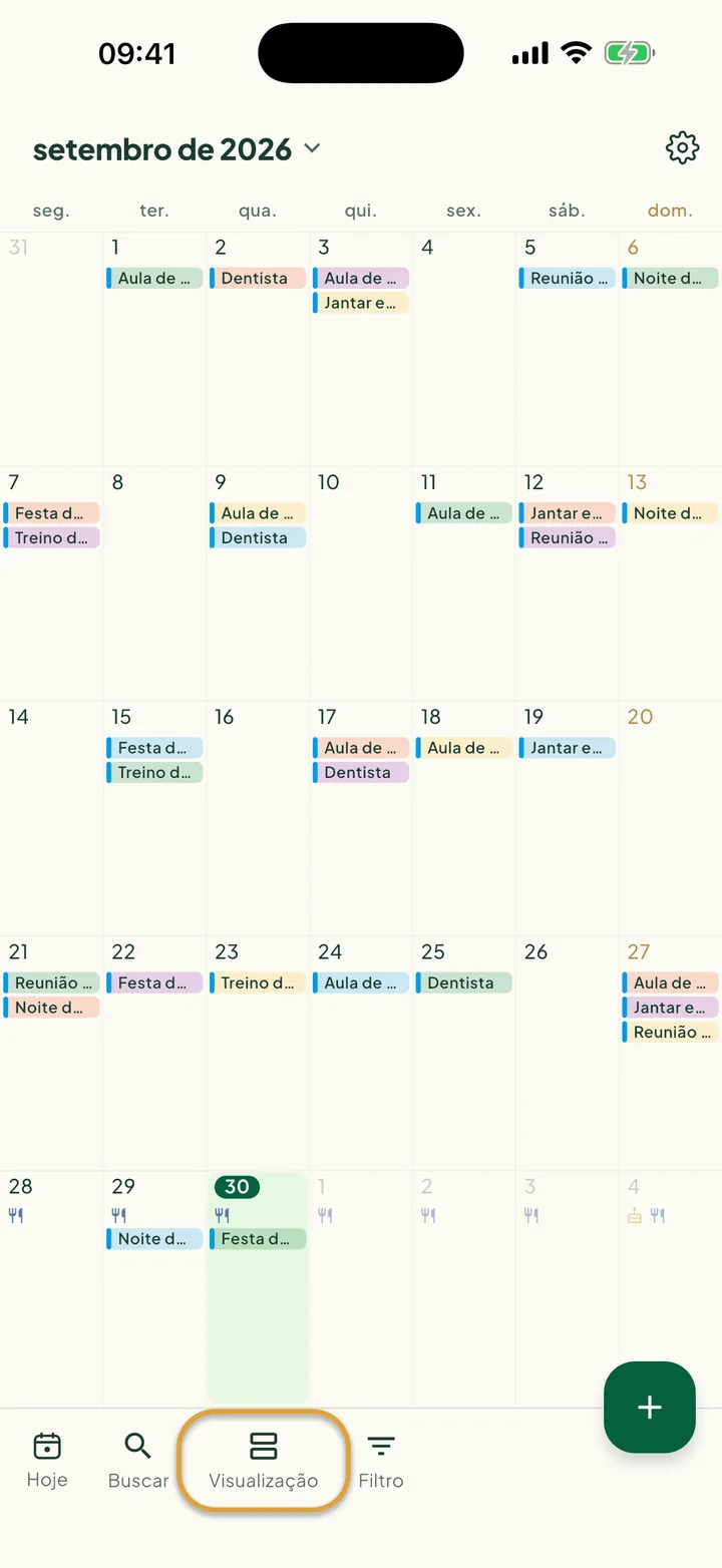 O calendário na visualização Mês. O botão Visualização, na barra de baixo, está circulado.