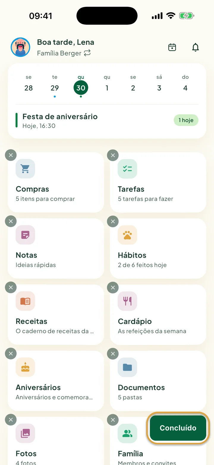 A tela inicial no modo de edição, com um × em cada bloco. O botão Concluído, no canto inferior direito, está circulado.